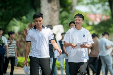 Chiều nay thi tốt nghiệp THPT môn toán, thí sinh lưu ý lần đầu đề thi nhiều dạng trắc nghiệm - Ảnh 1. môn toán - Ảnh 1.