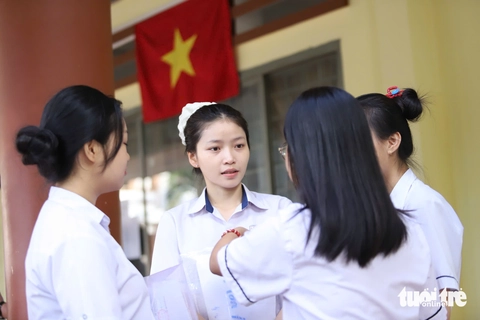 Sáng nay, sĩ tử thi môn văn kỳ thi tốt nghiệp THPT 2025 - Ảnh 21. thi tốt nghiệp - Ảnh 25.