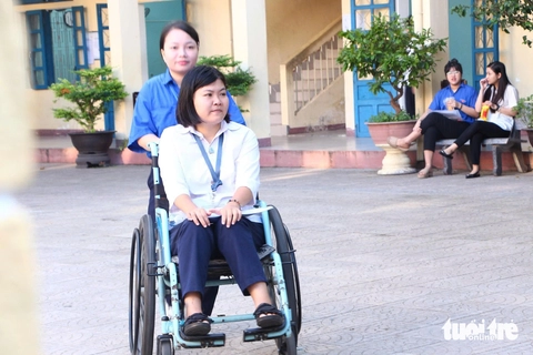 Sáng nay, sĩ tử thi môn văn kỳ thi tốt nghiệp THPT 2025 - Ảnh 14. thi tốt nghiệp - Ảnh 15.