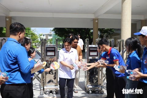 Thí sinh nói gì về đề thi văn tốt nghiệp THPT 2025 - Ảnh 3. đề thi văn - Ảnh 12.