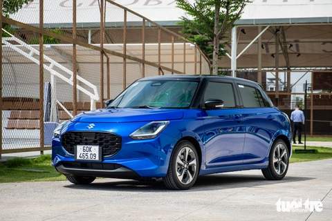 Suzuki Swift 2025 ra mắt Việt Nam: Giá 569 triệu, máy hybrid, 6 tính năng ADAS, đấu Mazda2 hatchback- Ảnh 2. Suzuki Swift - Ảnh 1.