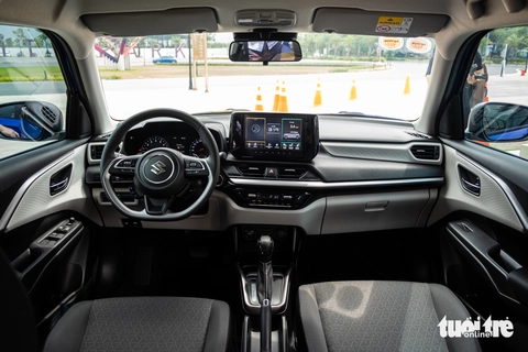 Suzuki Swift 2025 ra mắt Việt Nam: Giá 569 triệu, máy hybrid, 6 tính năng ADAS, đấu Mazda2 hatchback- Ảnh 6. Suzuki Swift 2025 ra mắt tại Việt Nam, giá từ 569 triệu đồng - Ảnh 7.