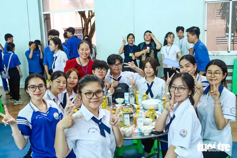 Những hành động đẹp trong mùa thi tốt nghiệp THPT 2025 - Ảnh 5. thi tốt nghiệp - Ảnh 8.