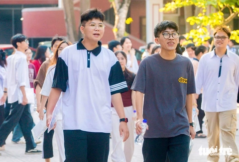 Thí sinh nói bị 'ngộp' với đề thi toán - Ảnh 4. đề thi toán - Ảnh 4.