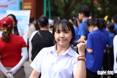 Thí sinh nói bị 'ngộp' với đề thi toán - Ảnh 1. đề thi toán - Ảnh 13.