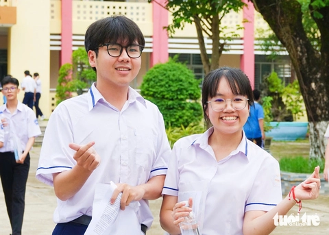 Thí sinh nói bị 'ngộp' với đề thi toán - Ảnh 8. đề thi toán - Ảnh 14.