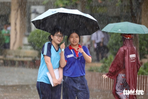 Thí sinh nói bị 'ngộp' với đề thi toán - Ảnh 11. đề thi toán - Ảnh 17.