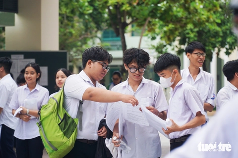Thí sinh nói bị 'ngộp' với đề thi toán - Ảnh 14. đề thi toán - Ảnh 23.