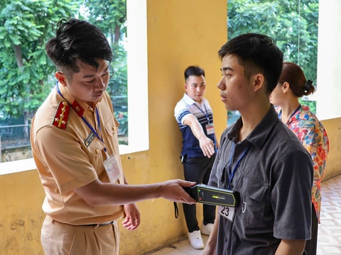 Công an Hà Nội bắt đầu tổ chức sát hạch giấy phép lái xe máy - Ảnh 1.