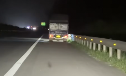Buồn ngủ khi lái xe trên cao tốc, có được dừng xe không? - Ảnh 1.