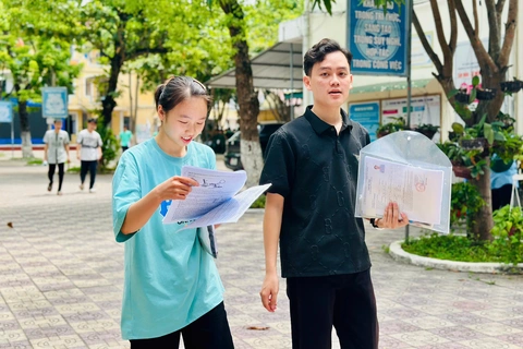 Thí sinh thở phào sau giờ thi môn tự chọn - Ảnh 4. môn tự chọn - Ảnh 4.