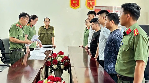 Triệt phá ổ nhóm chế tạo, tàng trữ, mua bán súng quy mô lớn - Ảnh 2.