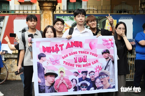 Kết thúc buổi thi cuối cùng, thí sinh tạm biệt mùa thi đầy cảm xúc - Ảnh 4. thí sinh - Ảnh 4.