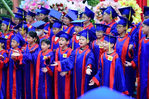 Miễn, hỗ trợ học phí: Không để ai bị bỏ lại phía sau - Ảnh 2. học phí - Ảnh 2.