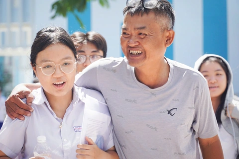 Thí sinh thở phào sau giờ thi môn tự chọn - Ảnh 6. môn tự chọn - Ảnh 7.