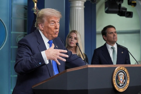 'Chiến thắng lớn' cho ông Trump khi Tòa Tối cao phán quyết về 'quyền sinh ra ở Mỹ là công dân Mỹ' - Ảnh 1. Trump - Ảnh 1.