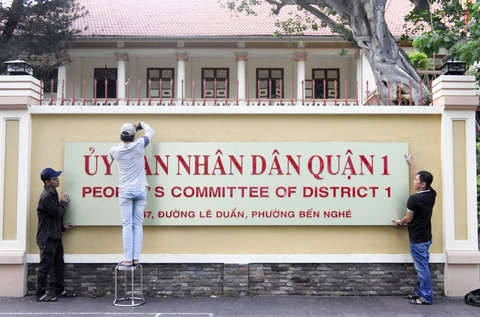 Trụ sở quận 1, TP.HCM đã đổi bảng tên thành phường Sài Gòn - Ảnh 1.