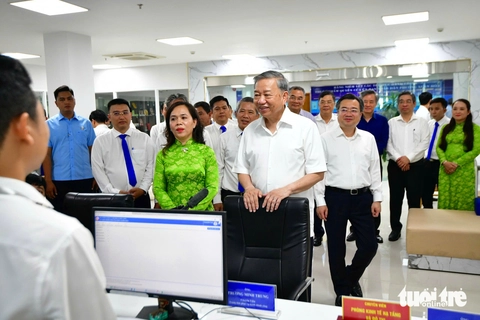 Tổng Bí thư Tô Lâm khảo sát phường mới tại TP.HCM: 'Hàng lối đã rất ngay ngắn, đội ngũ rất chỉnh tề' - Ảnh 2.