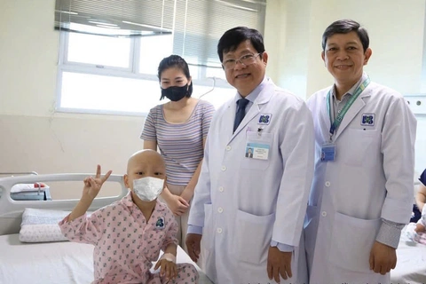 Nhiều bệnh nhi ung thư các tỉnh thành vào Bệnh viện Ung bướu TP.HCM điều trị- Ảnh 1. Nhiều bệnh nhi ung thư các tỉnh thành vào Bệnh viện Ung bướu TP.HCM điều trị - Ảnh 1.