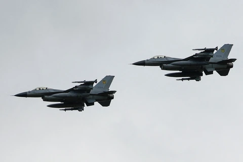 Ukraine mất chiếc F-16 thứ ba trong ba tháng liên tiếp - Ảnh 1. F-16 - Ảnh 1.