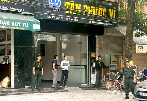 Công an khám xét nhà 'trùm giang hồ xứ Thanh' Nguyễn Văn Vi - Ảnh 1.