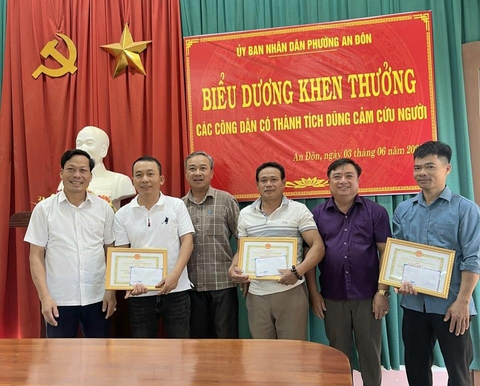 khen thưởng - Ảnh 1.