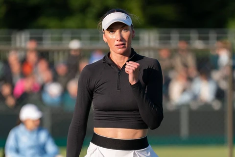 Đối thủ của Sabalenka gây sốt về nhan sắc tại Wimbledon 2025 - Ảnh 1.