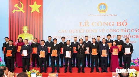 Bổ nhiệm 19 chánh án và 96 phó chánh án tòa án khu vực tại TP.HCM - Ảnh 1. Bổ nhiệm 19 chánh án và 96 phó chánh án tòa án khu vực tại TP.HCM - Ảnh 1.