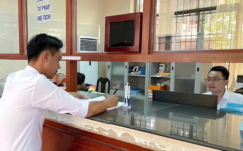 Hành chính phục vụ: Công cụ 'chấm điểm' cán bộ ở TP.HCM - Ảnh 2.