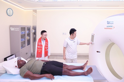 Dàn huyền thoại Man Đỏ được chăm sóc ở Bệnh viện Tâm Anh - Ảnh 5.