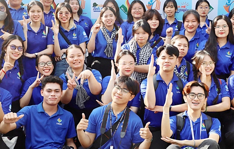 Biểu tượng khát vọng dấn thân, cống hiến - Ảnh 1. dấn thân - Ảnh 1.