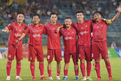 Văn Quyến tỏa sáng, Việt Nam All Stars thắng huyền thoại Man United - Ảnh 1.