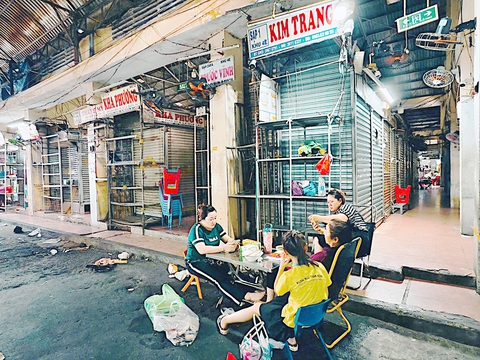 Xuất hóa đơn điện tử khi bán hàng: Nhiều tiểu thương đóng sạp chờ... hướng dẫn? - Ảnh 2.