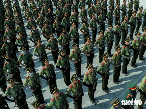 Lính công an rèn bản lĩnh thép giữa 'chảo lửa' thao trường diễu binh - Ảnh 8.