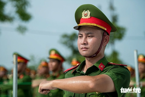 Lính công an rèn bản lĩnh thép giữa 'chảo lửa' thao trường diễu binh - Ảnh 11.