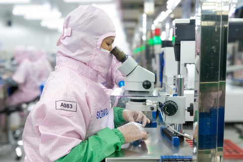 Đề xuất giảm thời gian cấp phép cho lao động nước ngoài, doanh nghiệp nói gì? - Ảnh 1. cấp phép - Ảnh 1.