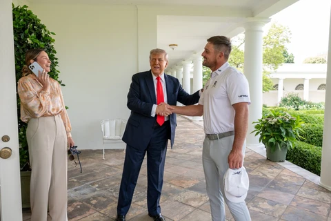 Không có chuyện ông Trump biến bãi cỏ Nhà Trắng thành sân golf mini vì đam mê - Ảnh 1. Ông Trump sẽ biến bãi cỏ trong Nhà Trắng thành sân golf mini? - Ảnh 1.