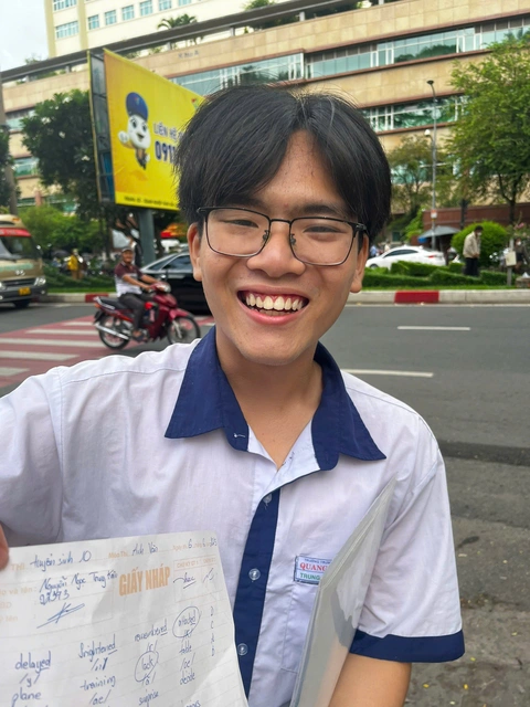 Thí sinh reo vui với đề tiếng Anh thi vào lớp 10 TP.HCM - Ảnh 7.