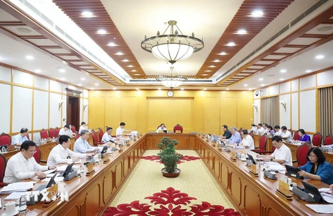 Tổng Bí thư Tô Lâm chủ trì họp Bộ Chính trị về sắp xếp tổ chức bộ máy và đơn vị hành chính - Ảnh 3.