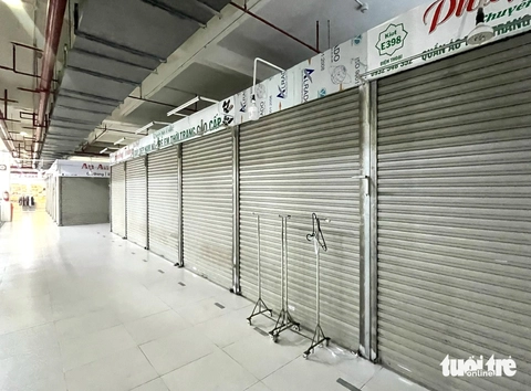 Hàng loạt cửa hàng đồ hiệu ở trung tâm Nha Trang đóng cửa trong cao điểm kiểm tra hàng giả - Ảnh 7. Hàng loạt cửa hàng đồ hiệu ở trung tâm Nha Trang đóng cửa trong cao điểm kiểm tra hàng giả - Ảnh 7.