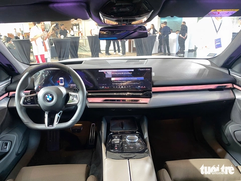 BMW 5 Series 2025 trình làng ở Việt Nam, mới ra đã giảm ngay 100 triệu cạnh tranh E-Class - Ảnh 7.