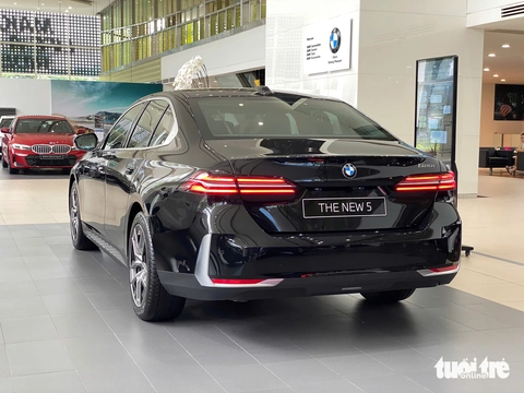 BMW 5 Series - Ảnh 15.
