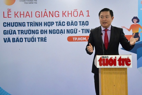 Báo Tuổi Trẻ đào tạo chuyên sâu nghiệp vụ báo chí truyền thông quốc tế cho sinh viên HUFLIT - Ảnh 2.