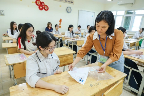 lớp 10 - Ảnh 1.