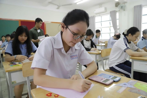 Trên 102.000 thí sinh Hà Nội bước vào kỳ thi lớp 10, đông nhất nước - Ảnh 9. Trên 102.000 thí sinh Hà Nội bước vào kỳ thi lớp 10, đông nhất nước - Ảnh 9.