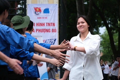 Đề tiếng Anh thi vào lớp 10 Hà Nội - Ảnh 7. Đề tiếng Anh thi vào lớp 10 Hà Nội - Ảnh 7.