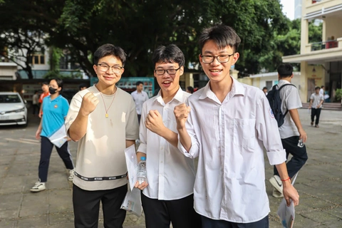lớp 10 - Ảnh 2.