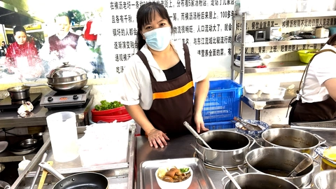 Như chưa hề có cuộc chia ly: Người đàn bà 20 năm hối hận vì bỏ bố đi với mẹ đến tận Trung Quốc - Ảnh 3. Như chưa hề có cuộc chia ly - Ảnh 3.