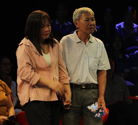 Như chưa hề có cuộc chia ly: Người đàn bà 20 năm hối hận vì bỏ bố đi với mẹ đến tận Trung Quốc - Ảnh 4. Như chưa hề có cuộc chia ly - Ảnh 4.