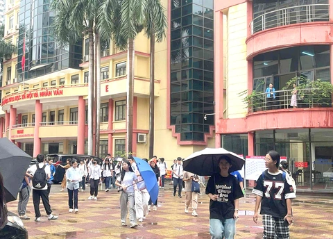 Trường đại học thêm tổ hợp mới sau khi bộ 'tuýt còi' vụ bỏ xét tuyển khối C - Ảnh 1.